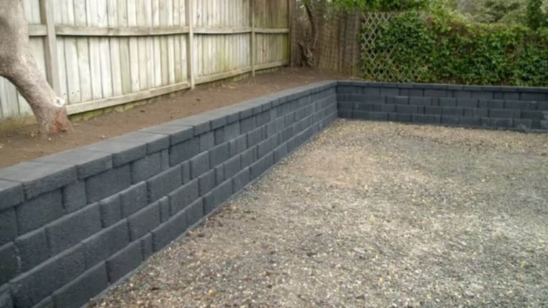 Retaining wall - Buildsmore Contracting Inc.